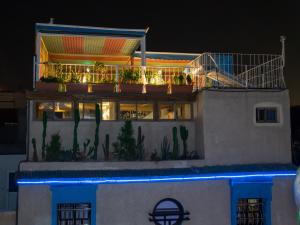 Dinosaur Anza Surf House