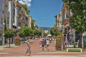Downtown Central point Varna Apartment