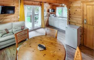 Maisons de vacances Agreable Chalet Proche Du Lac : photos des chambres