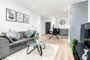 Luxury Sage Green 1-Bed Apartment - Solihull - 10 Min to NEC & BHX