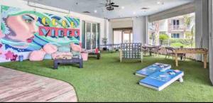 OCEAN BLUE minutes away from beach