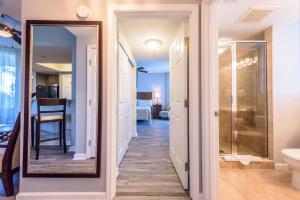 OCEAN BLUE minutes away from beach