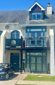 Shannonside - Stylish 5 Bed Marina home & 40ft mooring