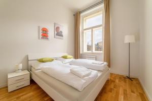 Historic Cozy Apartment with National Museum View