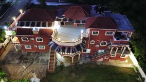 Paradise place small unit