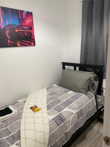 Stylish 3 Bed Seaside Apartment Central Southend Location & Steps from the Beach