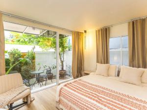 Studio room with private garden in Center Sathorn