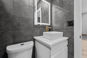 King Bed & Spacious Hideaway for One or Two