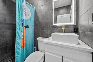 King Bed & Spacious Hideaway for One or Two