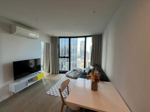 City Central 2Bed 2Bath Garage