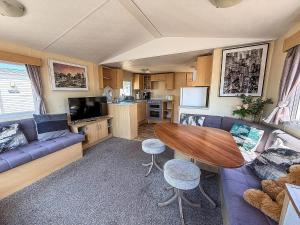 Great Caravan At Valley Farm Holiday Park, Essex Ref 46583V