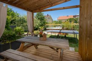 Maisons d'hotes La Porte des Alpes chambres d'hotes : Suite - Vue sur Jardin