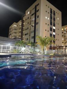 APT 2 QUARTOS c AR, PISCINA E VARANDA Pertinho da Praia de Aruana