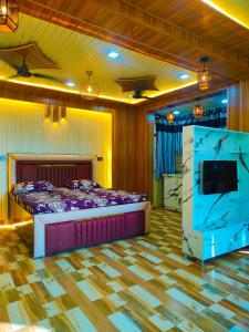 Jarokhā by Nivāsa- Scenic Stay Overlooking Ganga, Mountain View, 2 minutes from Ganga Ghaat, 10 minutes from Raja ji national Park