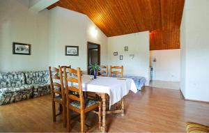 Gorgeous Apartment In Premantura