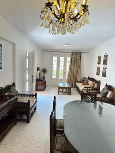 شاليه تاني صف على البحيرة الرمليه مارينا العلمين كود م9 ج