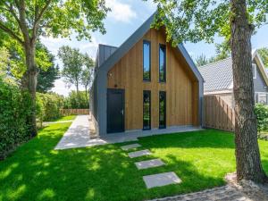 Luxury holiday home by the sea