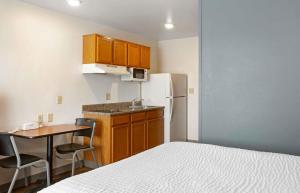 Extended Stay AmericaSuites - Phoenix - North