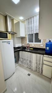 Studio 102 Pitangueiras no térreo - ar condicionado - na quadra da praia!