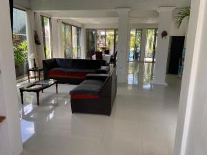 Casa Donde Entra la Luz y Vive la Naturaleza CCTV