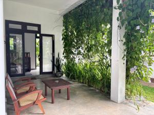 Mountain Edge Unawatuna