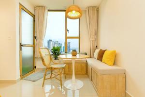 Morning Sunshine at River Gate free Pool