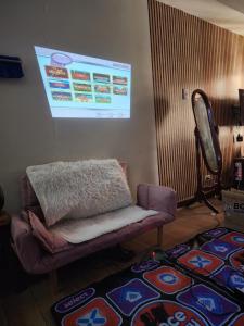 Condotel Near NAIA - massage chair footspa, dance revo, small pet allowed