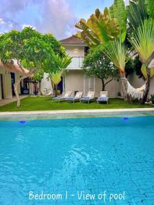 Villa Anh Yeu - 6 BR in Central Seminyak with Huge Pool & Garden