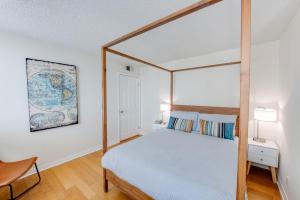 Nautical 2 Bedroom with Beautiful Ocean Views