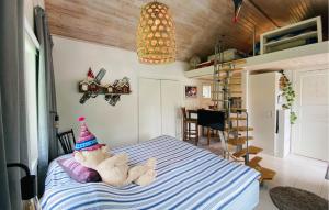 Nice Home In Hamburgsund With Wifi