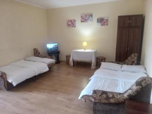 DOBA - ЦЕНТР 2 ком 7-8місць Завжди тепла !