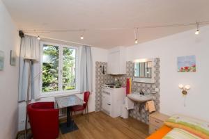 Chesa Quadrella Zimmer mit Küchenzeile inklusive Bergbahnen im Sommer-ausser Studio