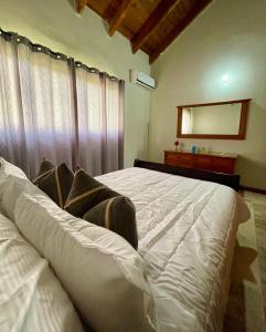 Spacious Beachside Apartment 4BR Pool & Garden View