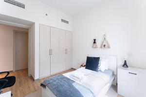 DAYF-PAR Large 3 Bed with Full Skyline View in Dubai Hills