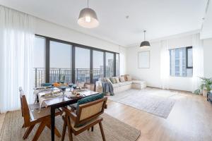 DAYF-PAR Large 3 Bed with Full Skyline View in Dubai Hills