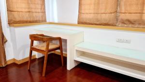 Roomy 5 BR 5 BA Stay for 10 !