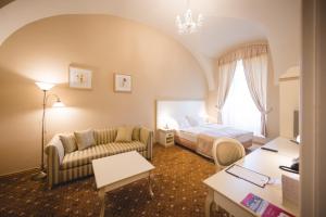 Deluxe Suite room in Hotel Gino Park Palace