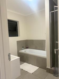 Sandton Grand 2-Bed at Middle 1