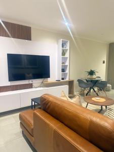 Sandton Grand 2-Bed at Middle 1