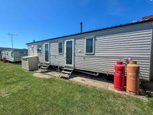 Lovely 6 Berth Caravan At Naze Marine Holiday Park In Essex Ref 17003C