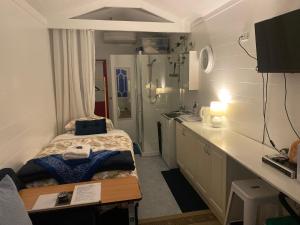 Studio 59 Newport sleeps1