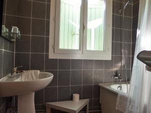 Hotels Au Saint Roch - Hotel et Jardin : photos des chambres
