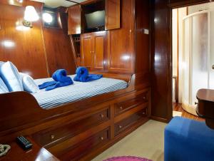Cabin on Boat (2 Adults) room in Southern Cross