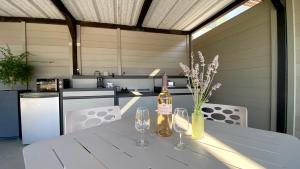 B&B / Chambres d'hotes LES ROCHES DE BAUDISSET : photos des chambres