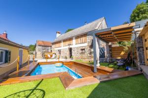 Old house Rustica with pool, jacuzzi and tavern - Valincic