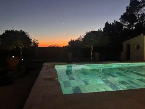 Villas VILLA au calme avec VUE MAGNIFIQUE -entierement climatisee - piscine : photos des chambres