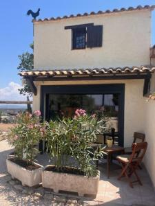 Villas VILLA au calme avec VUE MAGNIFIQUE -entierement climatisee - piscine : photos des chambres