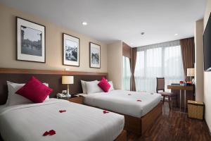 Golden Moon Suite Hotel & Travel