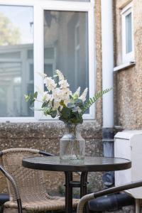 Botanica convenient centre Stay free parking