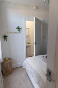 Botanica convenient centre Stay free parking